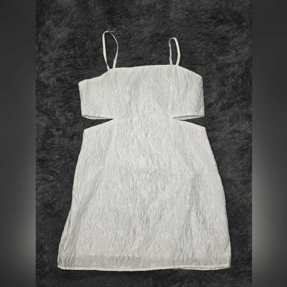 Lulu's White Textured Cutout Mini Dress. Size L. EUC - Picture 8 of 9
